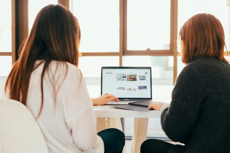 How to legally handle the complexities of setting up a remote working policy for UK-based international teams?