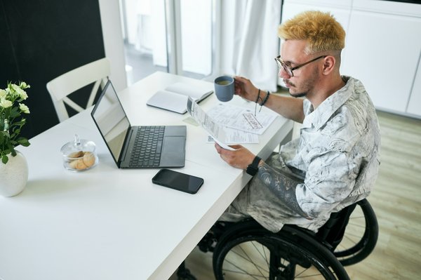 What are the legal requirements for UK businesses to comply with the Environmental Protection Act 1990?